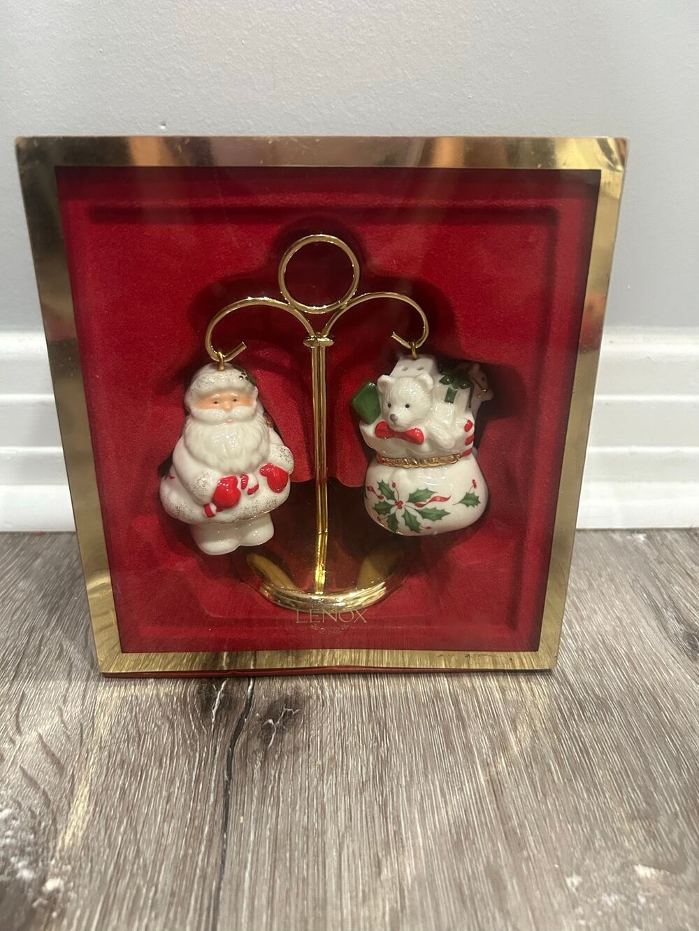 Lenox Holiday Santa & Toys Salt and Pepper Shaker Set with Gold Stand EUC Box
